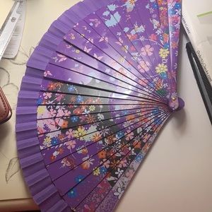 Folding hand fan
